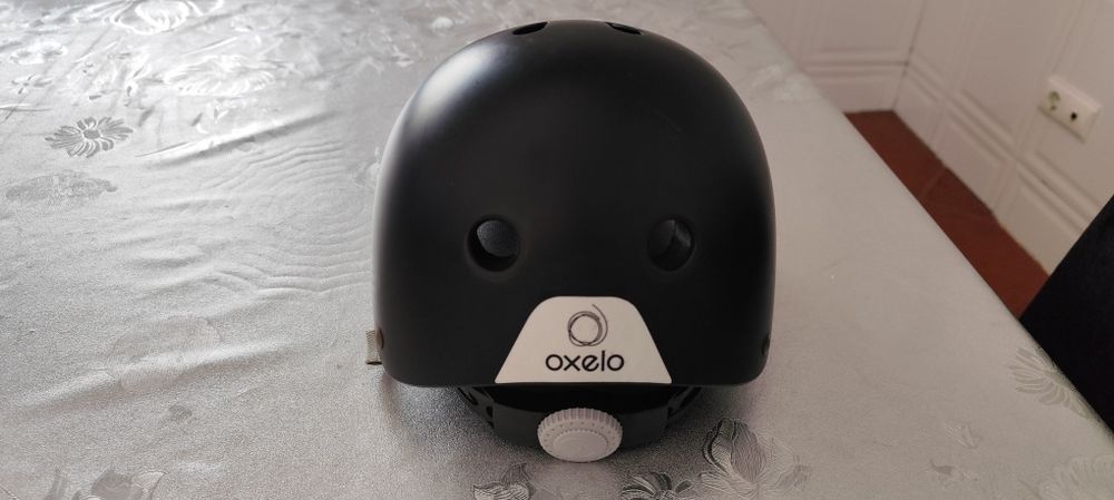 Capacete oxelo de cor preta
