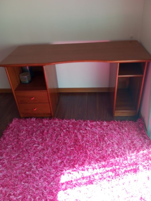 Secretaria madeira