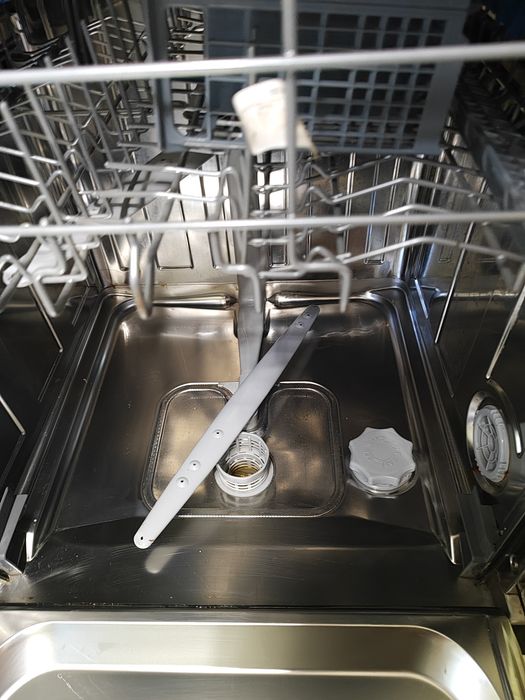 Продам посудомоечную машину