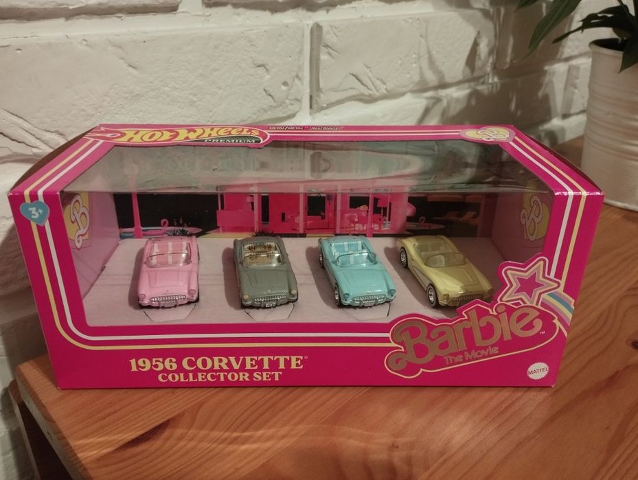 Hot wheels Barbie Corvette diorama collector set Premium