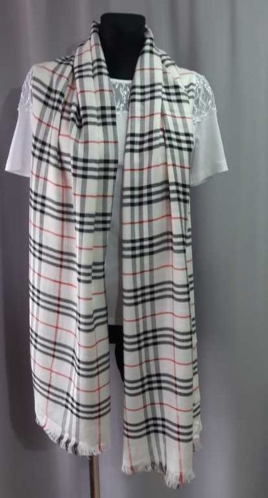 Burberry оригинальный шелковый шарф