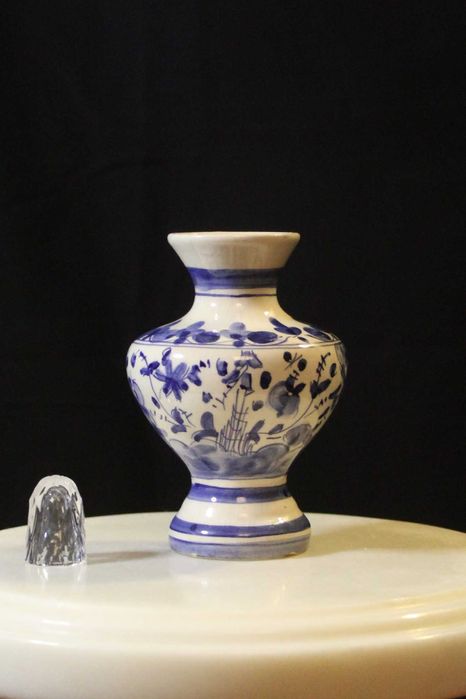 Vaso cerâmica português feito à mão, anos 80, pequeno, azul e branco,