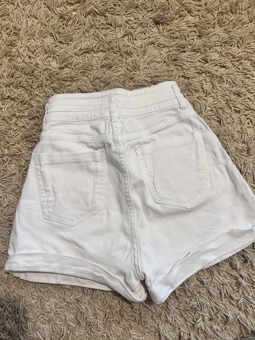 Білі шорти від Zara mom