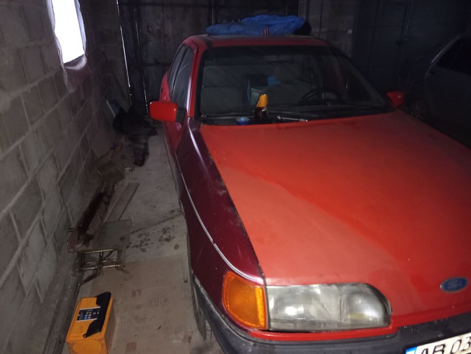 Розбираю Форд сієра 87року