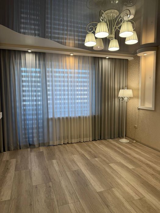 Продам 3-к квартиру в центрі міста