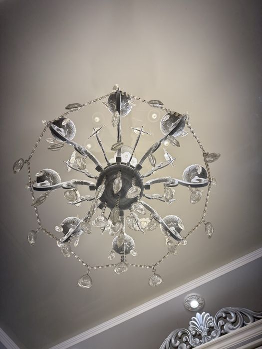 Продам большие люстры