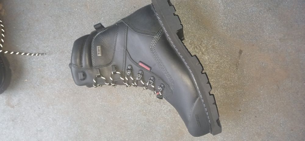 Нові ботинки (берци)  Royer