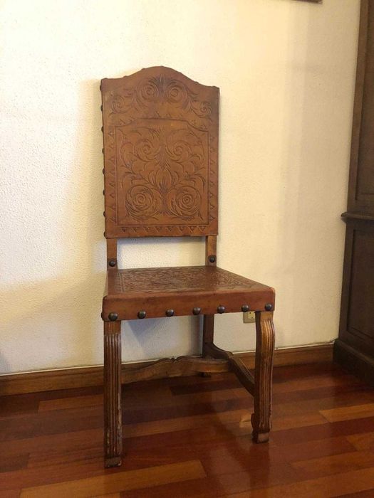 Mesa de Jantar Extensivel de Madeira e 9 Cadeiras (BOM remodelar DIY)