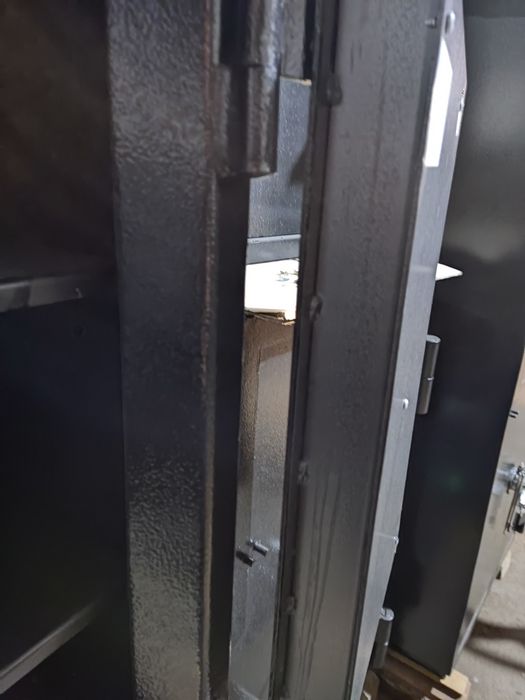 Продаю б.у сейф(48 кг)