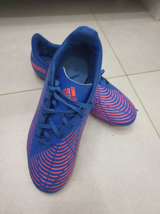 Korki piłkarskie Adidas z serii Predator w rozmiarze 44 (UK 9.5 / JP 280)
