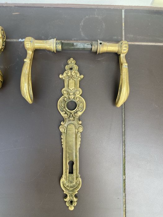 Okucia mosiezne do dzwi