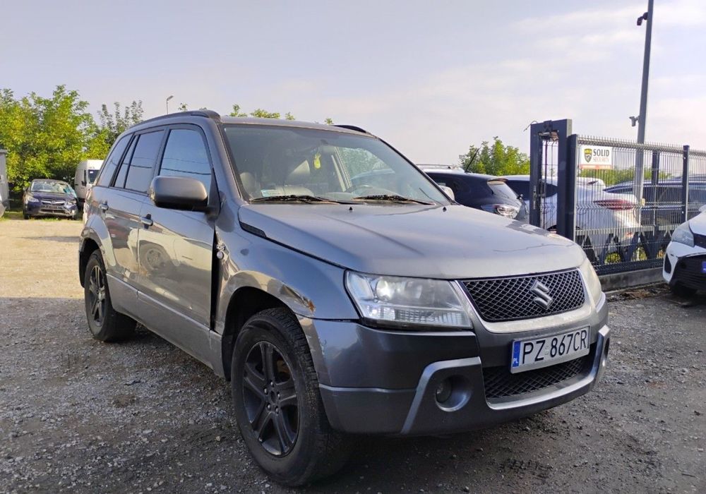 Suzuki Grand Vitara 11/2007r, 1.9 DIESEL. 4x4. Przetarty prawy bok. Jeździ.