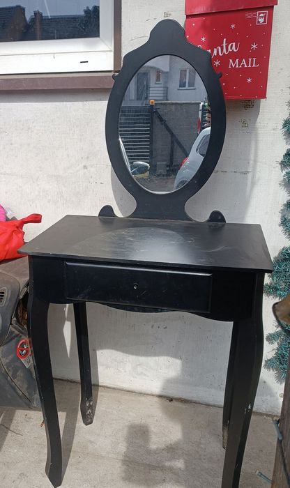 Toaletka mała czarna