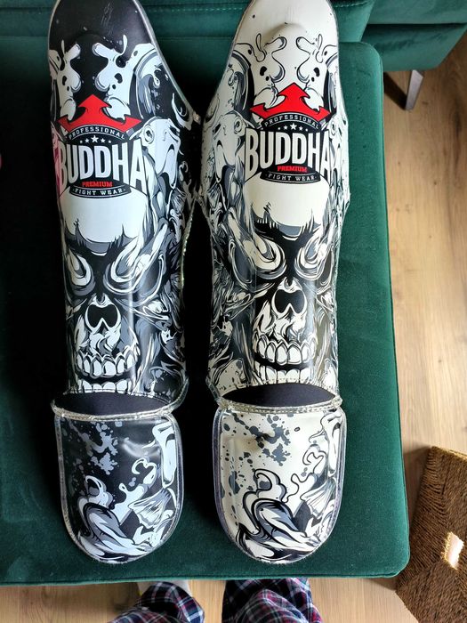 Vendo luvas de boxe e caneleiras