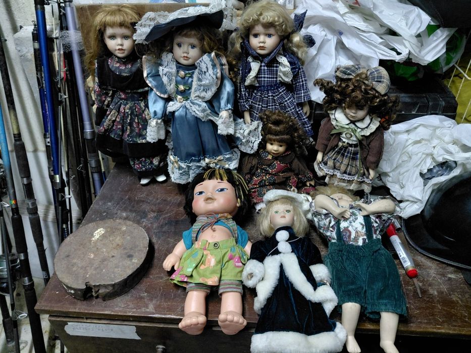 Vendo conjunto de bonecas antigas de porcelana em bom estado