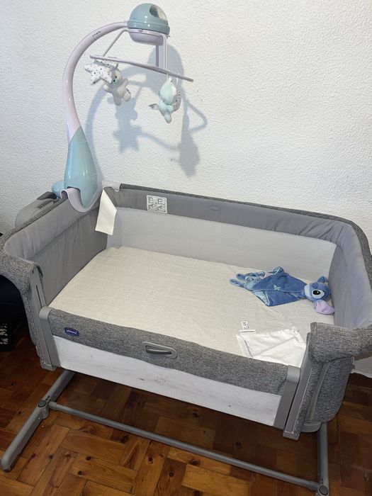 Vende berço com o colchaõ e com o móbile musical