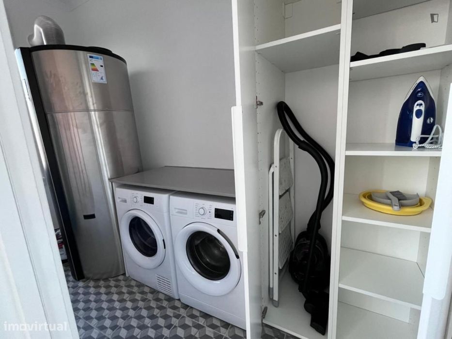 Quarto - localizado em São Sebastião Lisbon