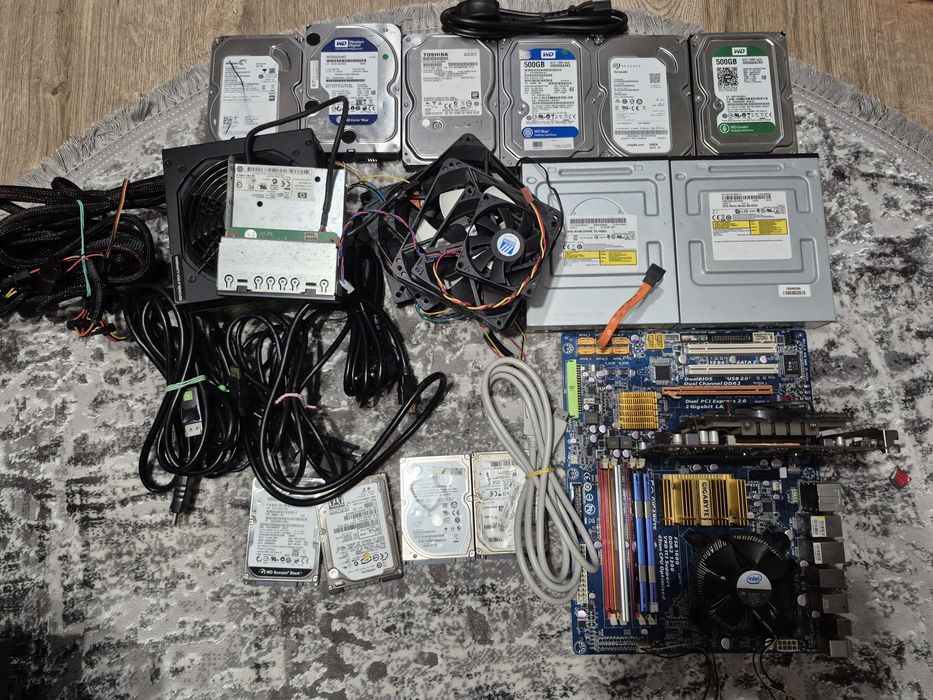 Великий лот заліза: Комплект LGA 775 EP45-DS3 / HD 5770 / HDD 10 шт / Corsair 450W / Кабелі / Кулери