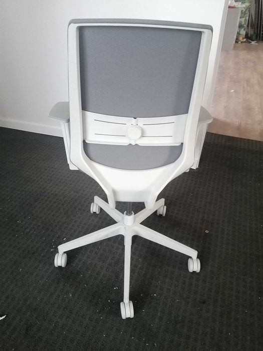 Fotel Biurowy Obrotowy Light Up ProfiM