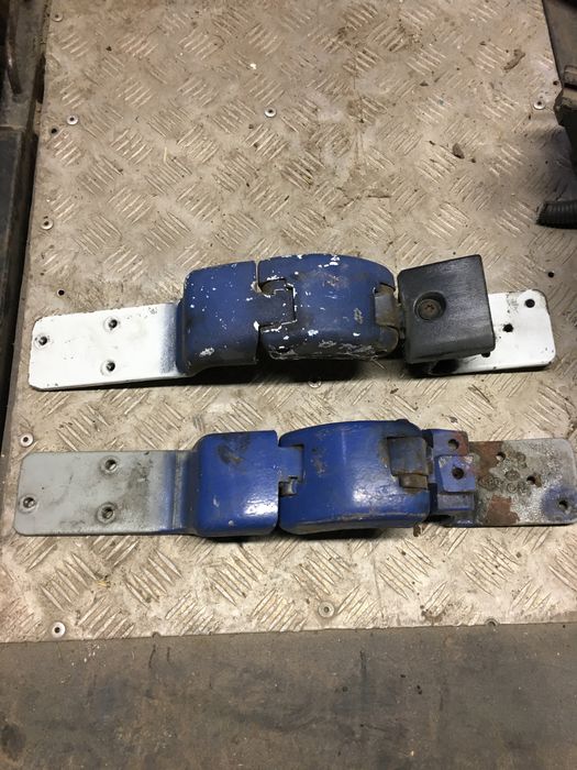 Петлі задніх дверей рено мастер 2