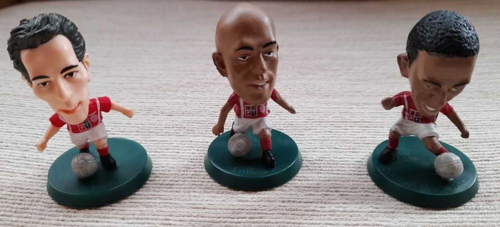 Coleção de bonecos miniatura de jogadores de futebol