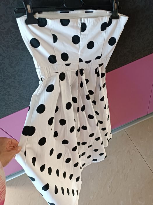 Sukienka w grochy firmy mohito