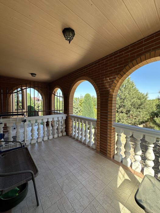 Продаж заміського будинку