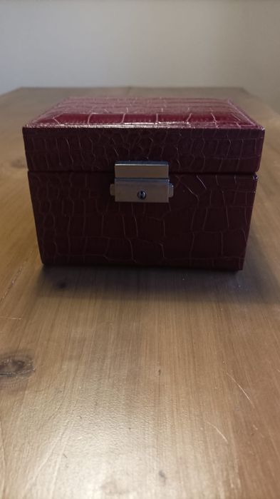 Guarda joias ,artigo nunca usado