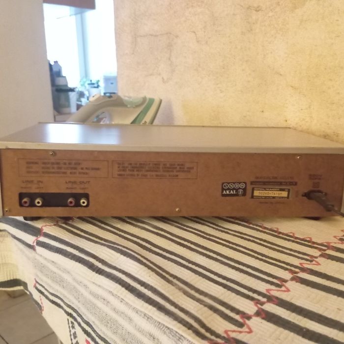 Дека akai працює.