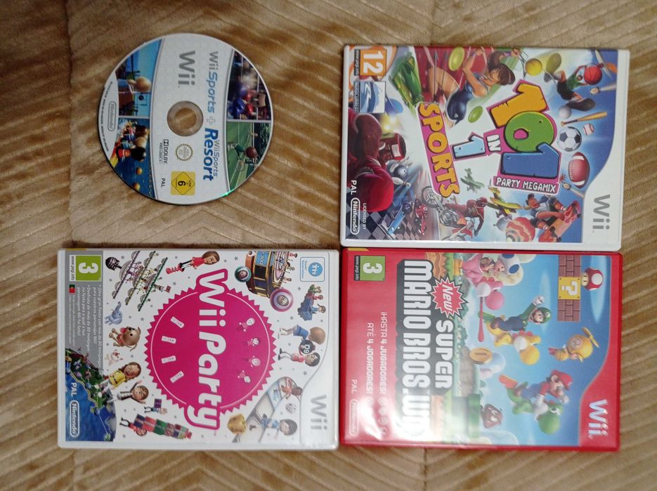Nintendo Wii Preta + Caixa + 4 Jogos + 2 Comandos + Acessórios