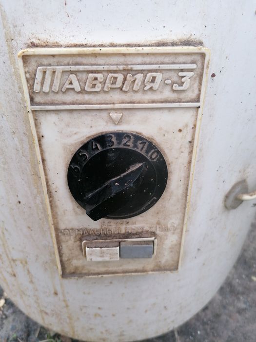 Продам старую стиральную машинку Таврия - 3,в не рабочем состоянии