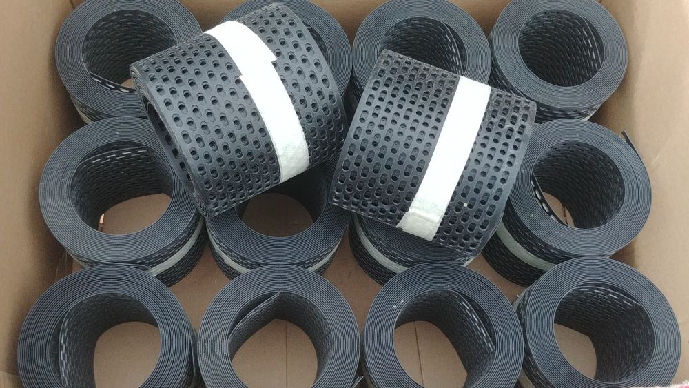 Kratka okapu wentylacyjna podrynnowa PVC 100mm x 5 m -1 mm 14szt. RAL