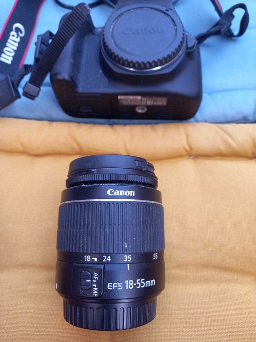 Máquina Fotográfica Canon EOS 2000D