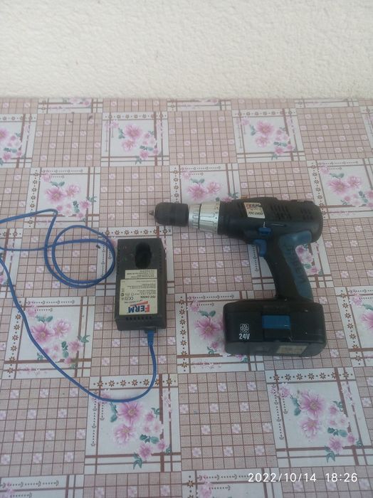 Шуруповерт акумуляторний ударний