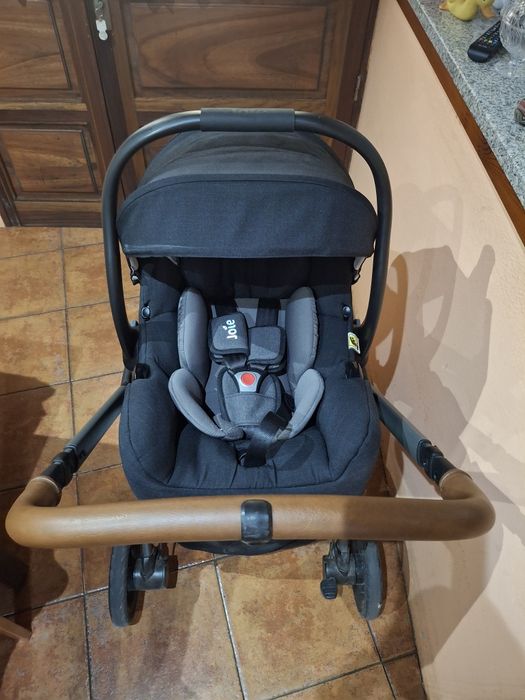 Vendo carrinho de bebe cadeir e base isofix