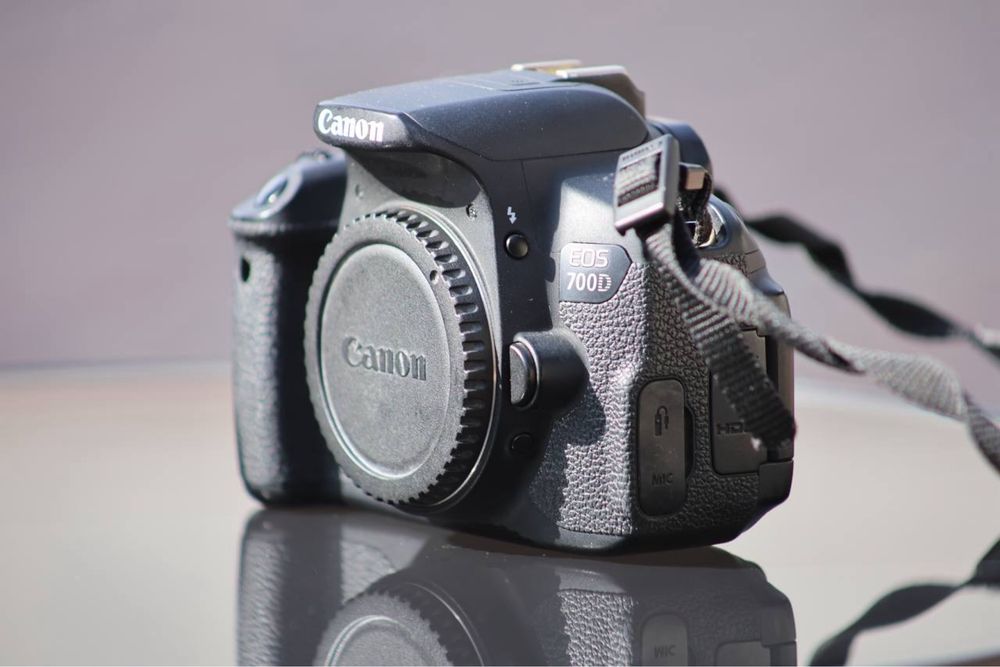 Фотоапарат Canon EOS 700D