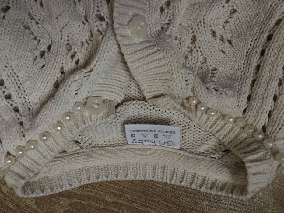 Piękny koronkowy beżowy krótki sweterek narzutka perełki Next 68