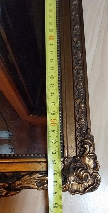 Lindíssimo espelho antigo em gesso dourado