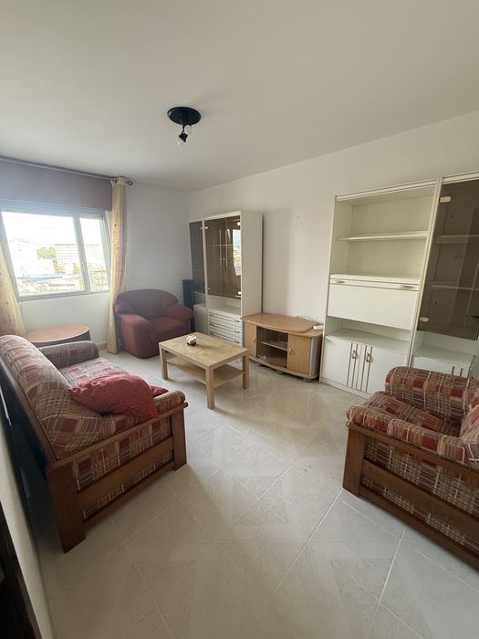 T2  apartmento para alugar em almada, laranjeiro, para 8 mes