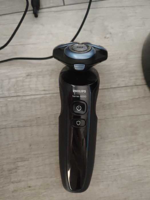 Golarka Philips ze stacją