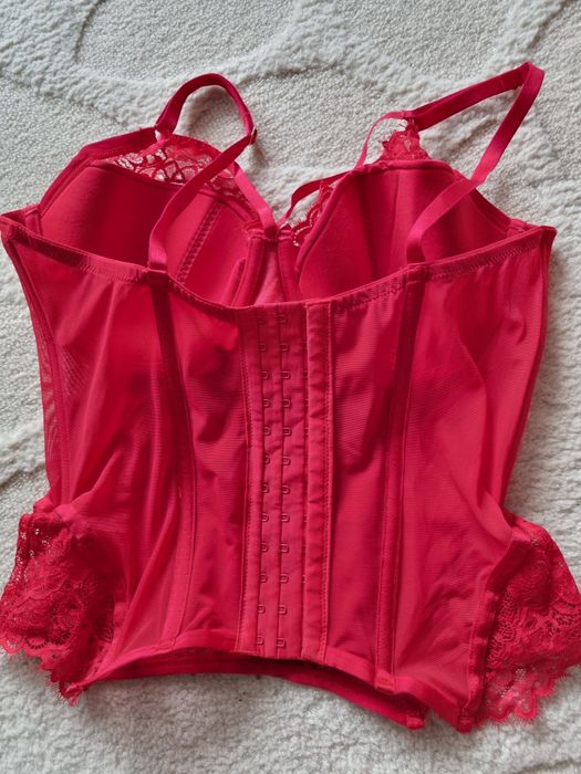 Gorset Hunkemoller  - 85D
Serdecznie polecam!