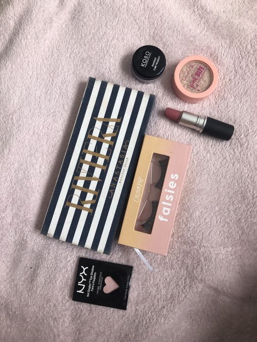 Zestaw kosmetykow ABH, Colourpop, NYX, Mac, Lovely, Kobo