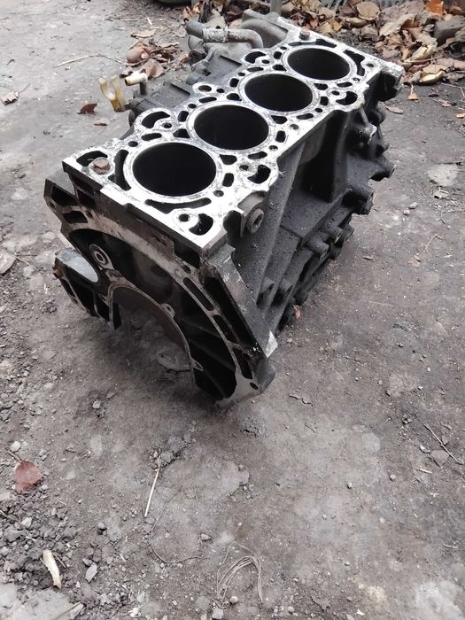 Двигун . Мотор по запчастинах