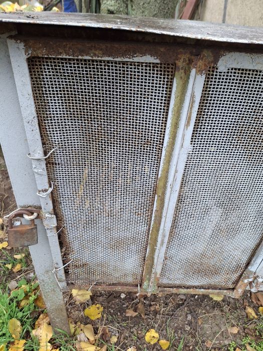 Металева клітка для кролів