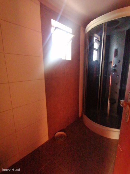 Excelente moradia para Renovar