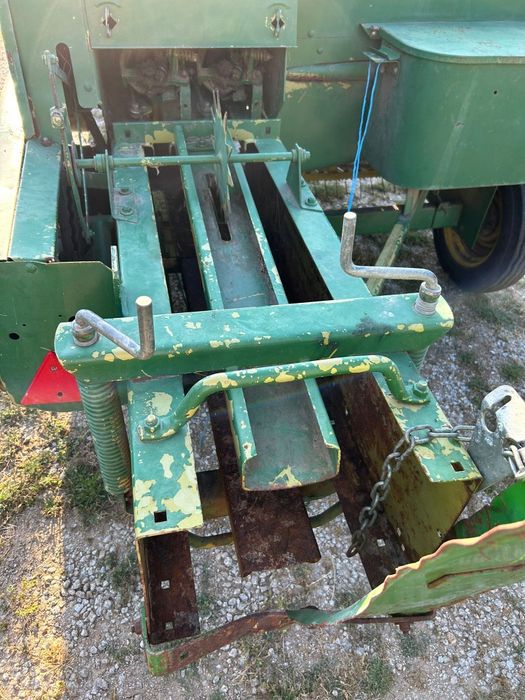 Enfardadeira JOHN DEER 339E em excelente estado