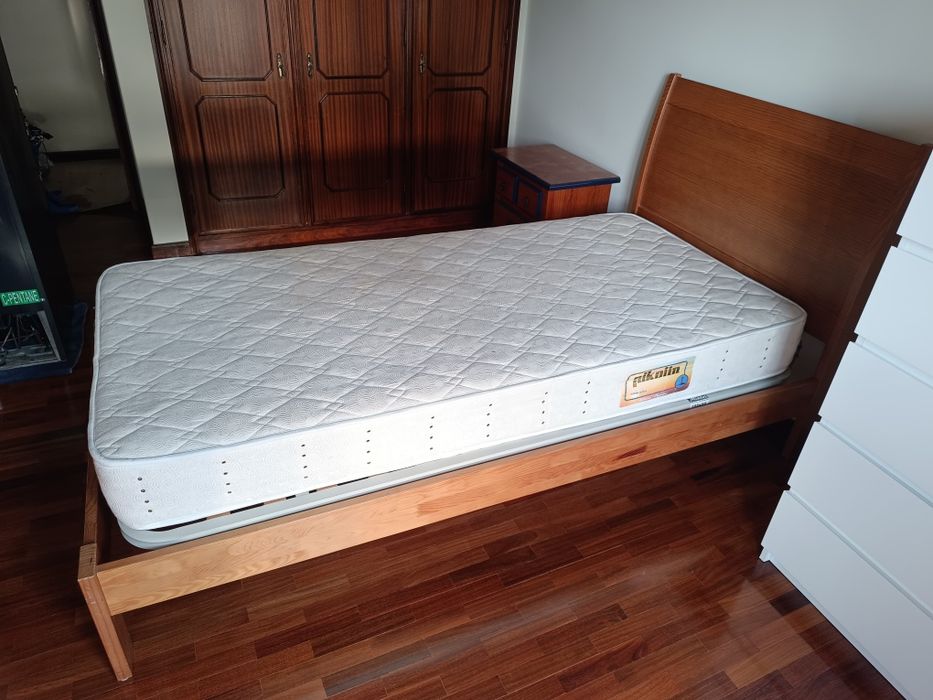 Cama de solteiro com colchão