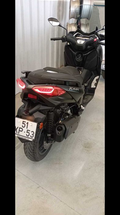 Scooter média cilindrada em excelente estado