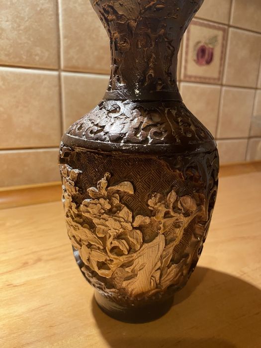 Drewniany wazon ręcznie zdobiony