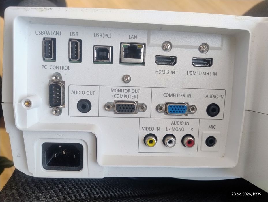 Projektor NEC LCD UM301W HDMI